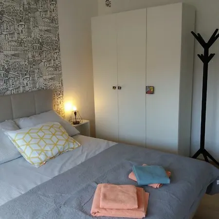 Lola App In City Center, 4+1 Pax Apartment