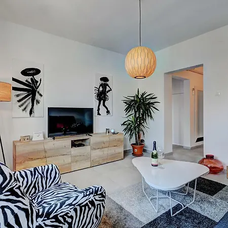Apartment Lola App In City Center, 4+1 Pax *