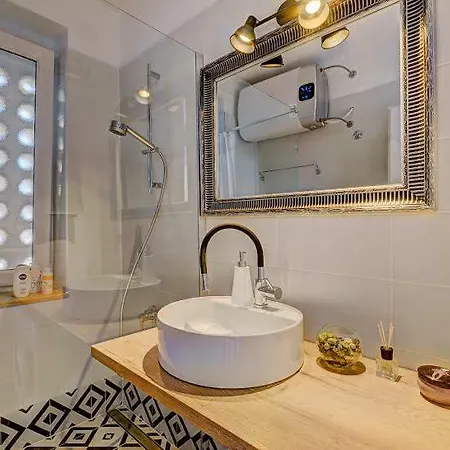 Lola App In City Center, 4+1 Pax Apartment *