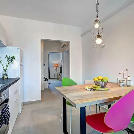 Lola App In City Center, 4+1 Pax Apartman Póla